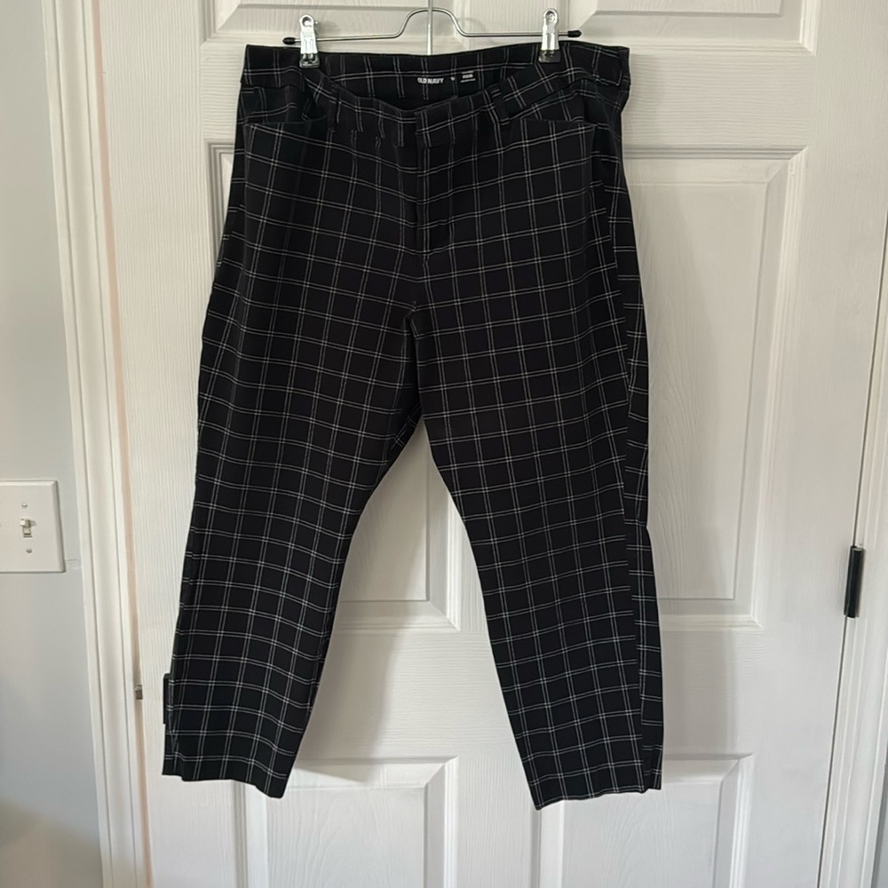 Black and white pixie pant